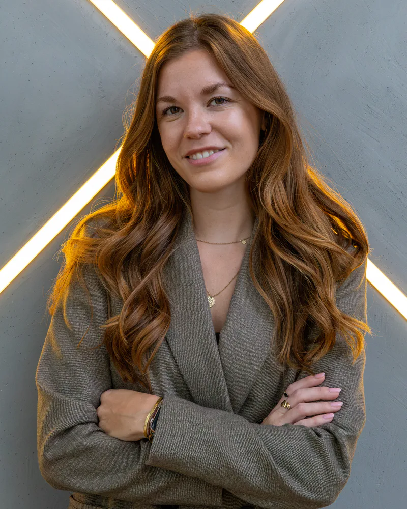 Portret van Lotte Geelen, commercieel manager bij hosp.